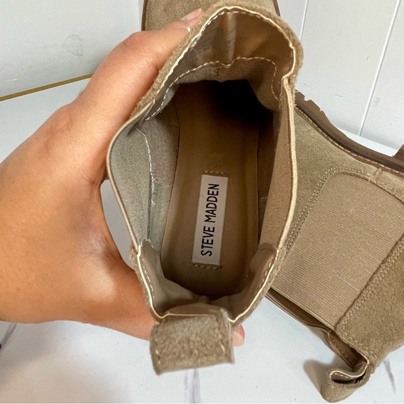 Steve Madden Leopold Women's 7 Oatmeal Suede Round Toe Ankle Chelsea LION310 - Picture 9 of 10